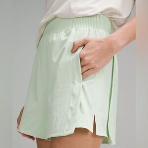 Lululemon Stretch Woven Relaxed-Fit High-Rise Short 4'